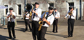 Roving Entertainment